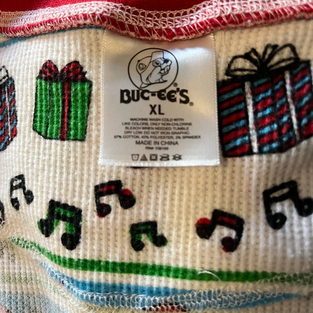 Christmas Holidays Festive Adult Pajamas with Fun Print Bucees XL NWT - Picture 4 of 4